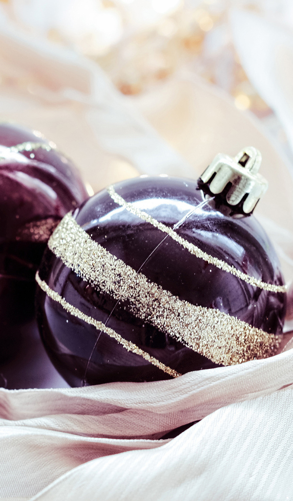 Шары с серебристым узором