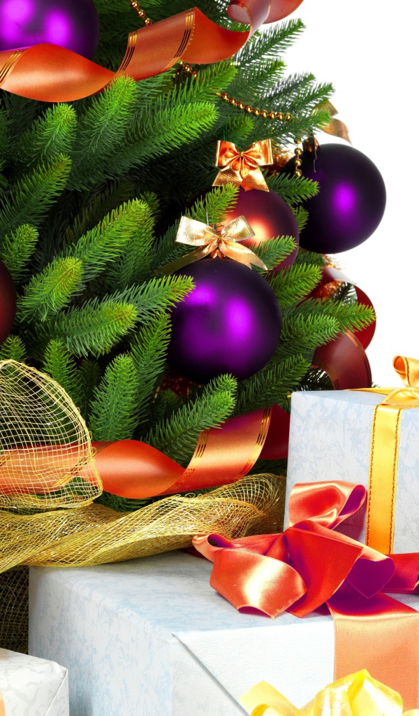 Подарки под елкой