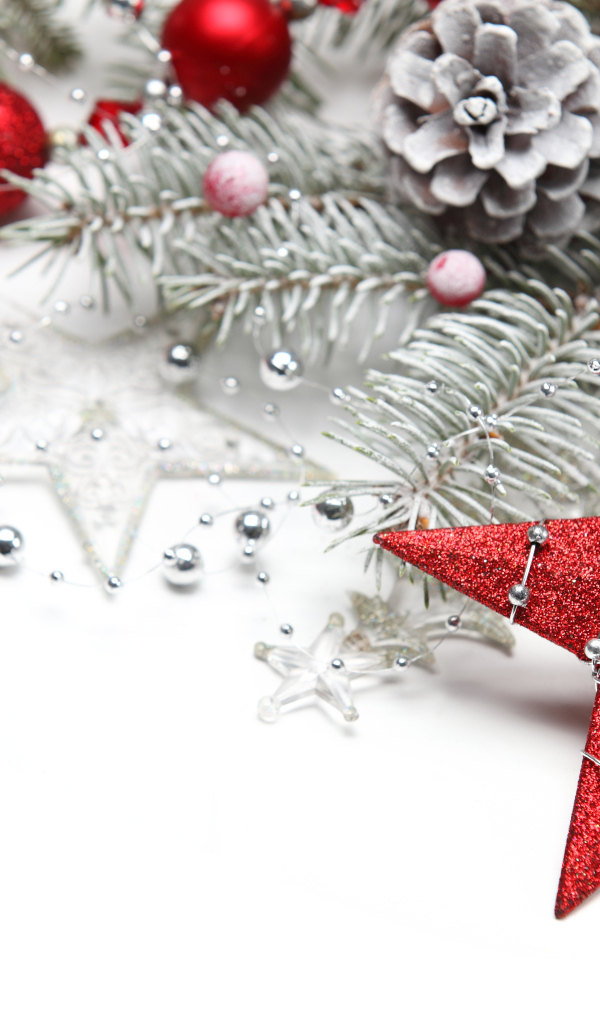 Красная звезда и шишки