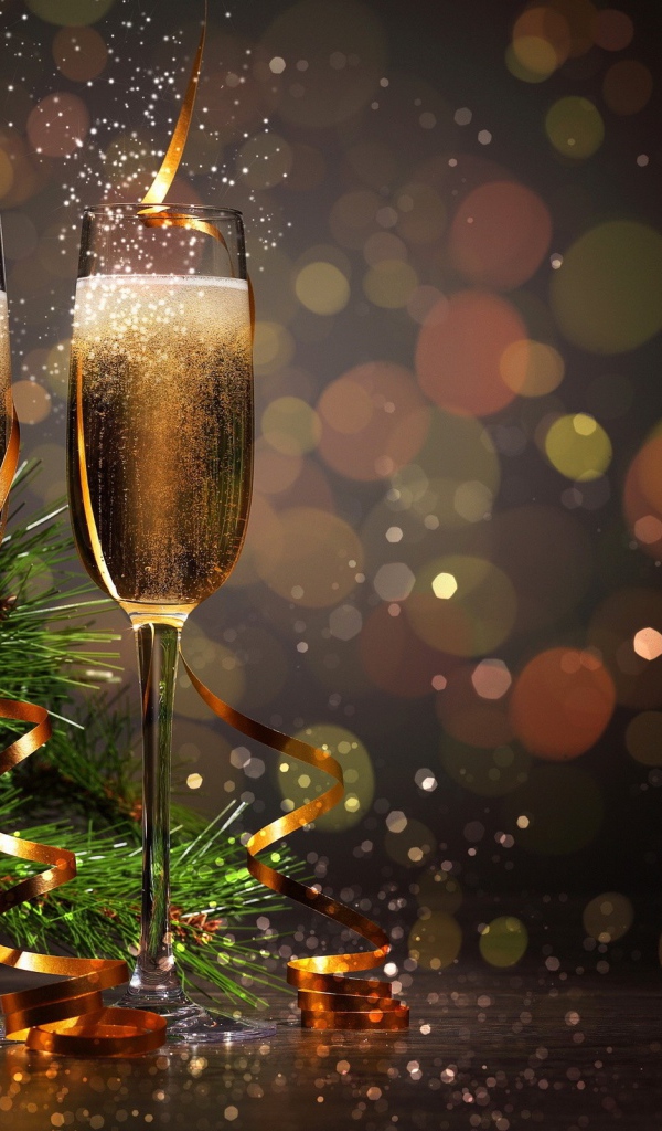 Два бокала с шампанским