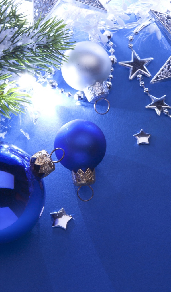 Белые звезды и синие шары