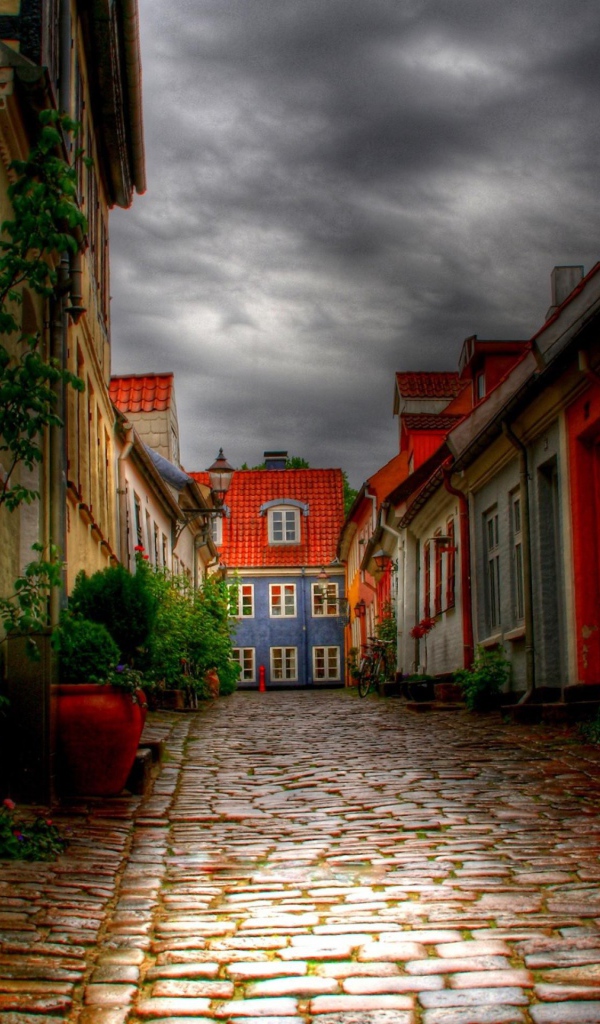 Старинная улица с велосипедом