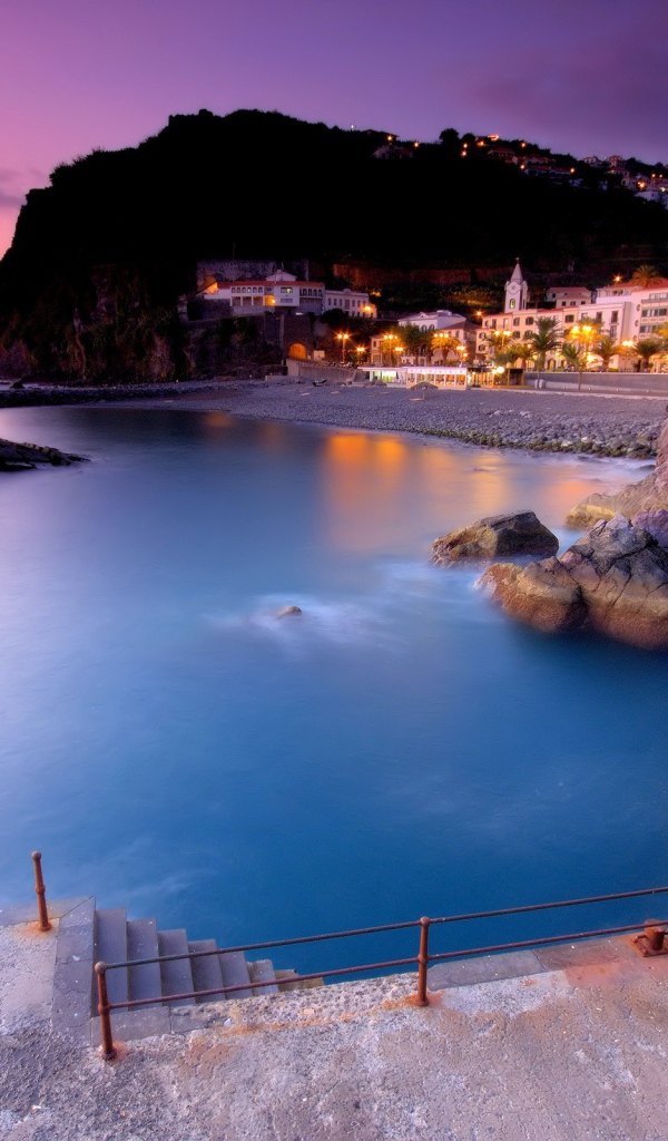 Курортный город вечером