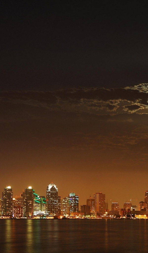 Огни города у моря