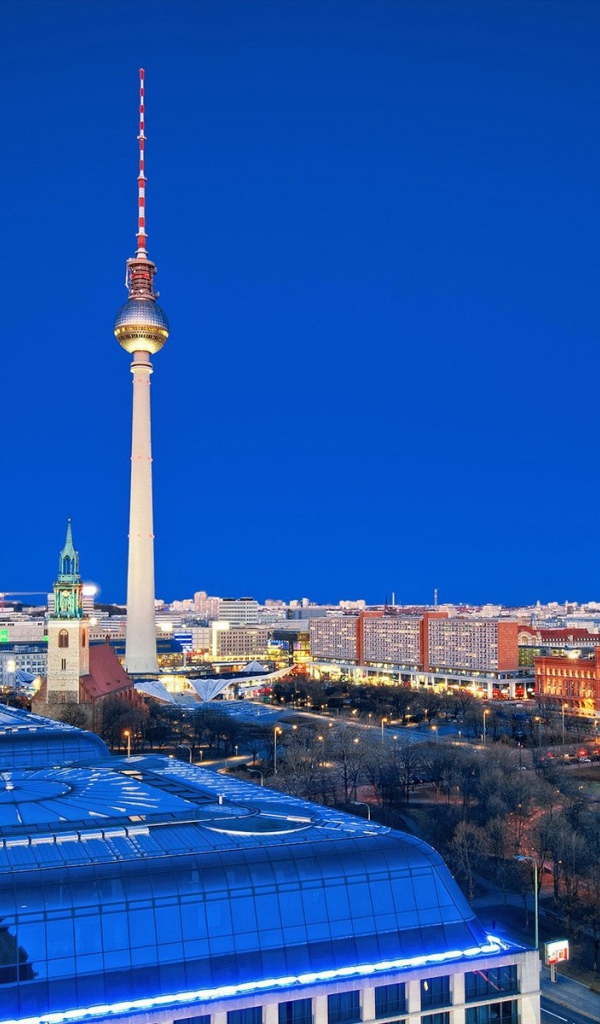 Городской пейзаж с телебашней