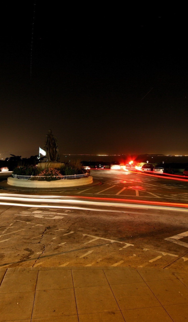 Ночной пейзаж со статуей