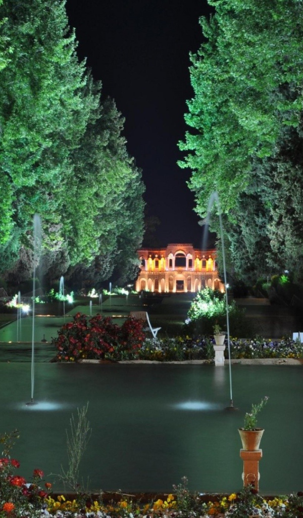 Дворец принца ночью