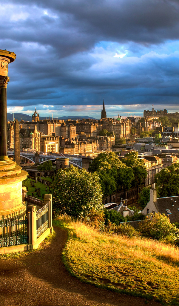 Старинный памятник на горе