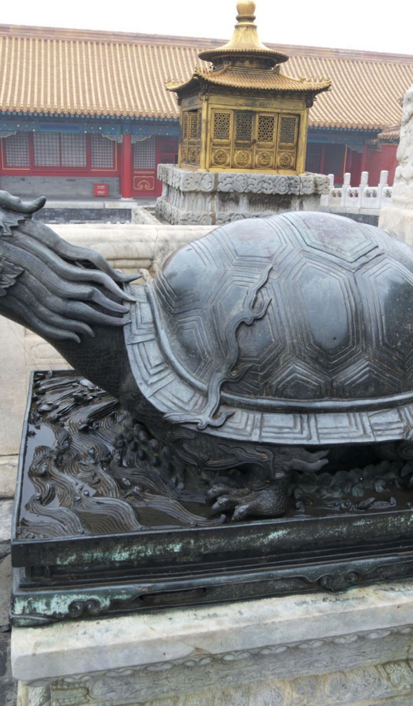 Памятник черепахе