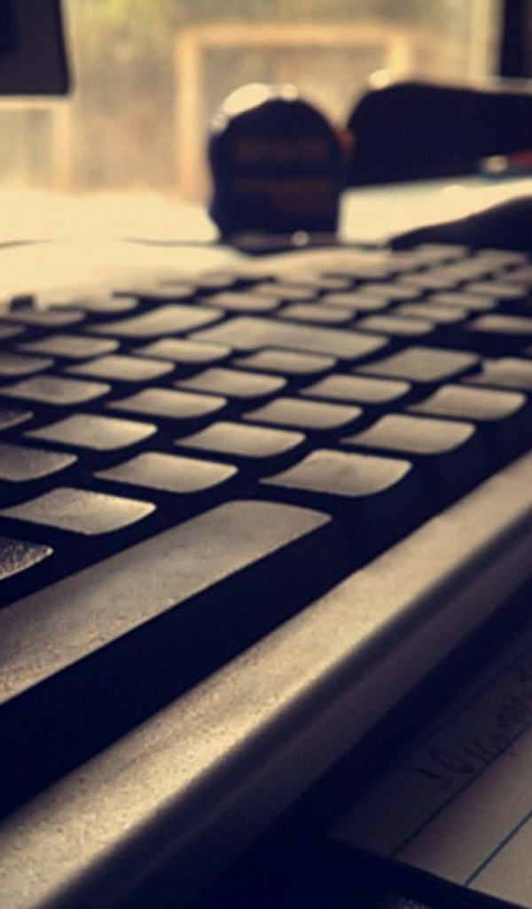 Черная компьютерная клавиатура