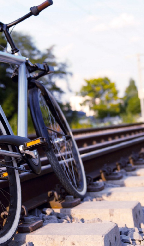 Велосипед у железной дороги