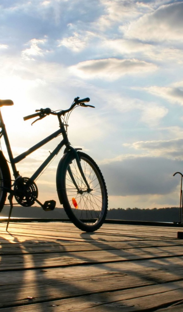 Велосипед на набережной