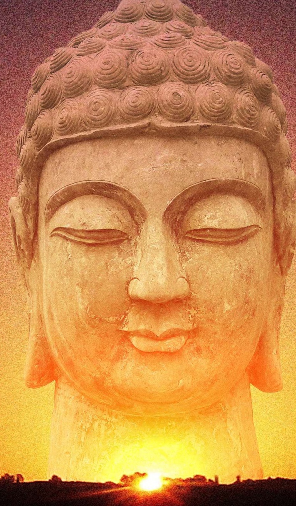 Лицо Будды в небе