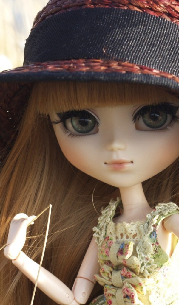 Кукла в шляпе