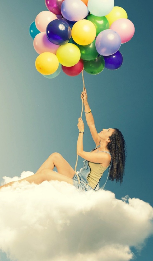 Девушка с шарами на облаке