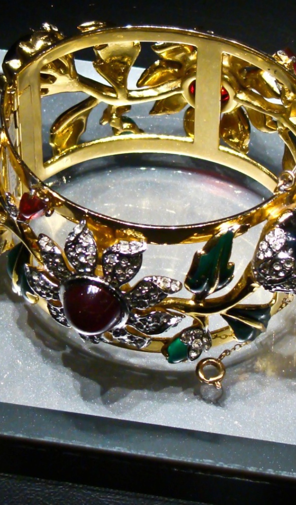 Золотой браслет с бриллиантами