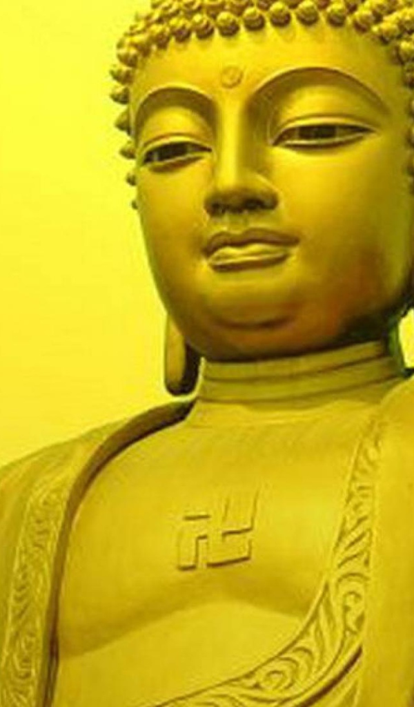 Золотой Будда поднял руку