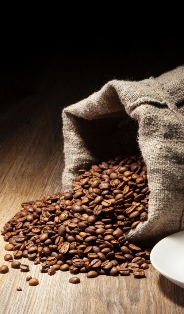 Зерна и чашка кофе