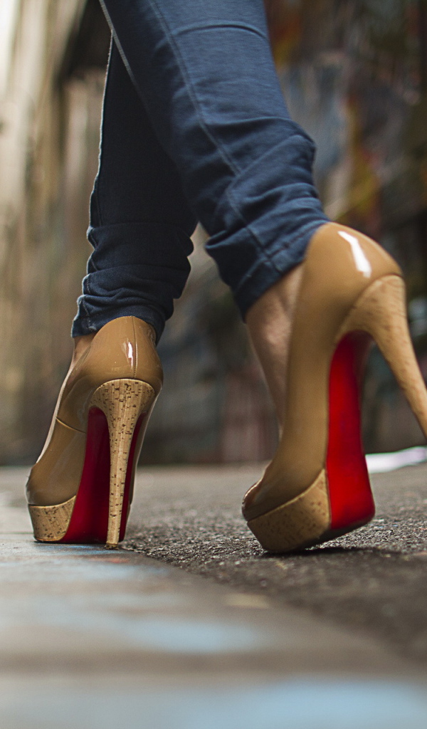 Туфли на высоких каблуках