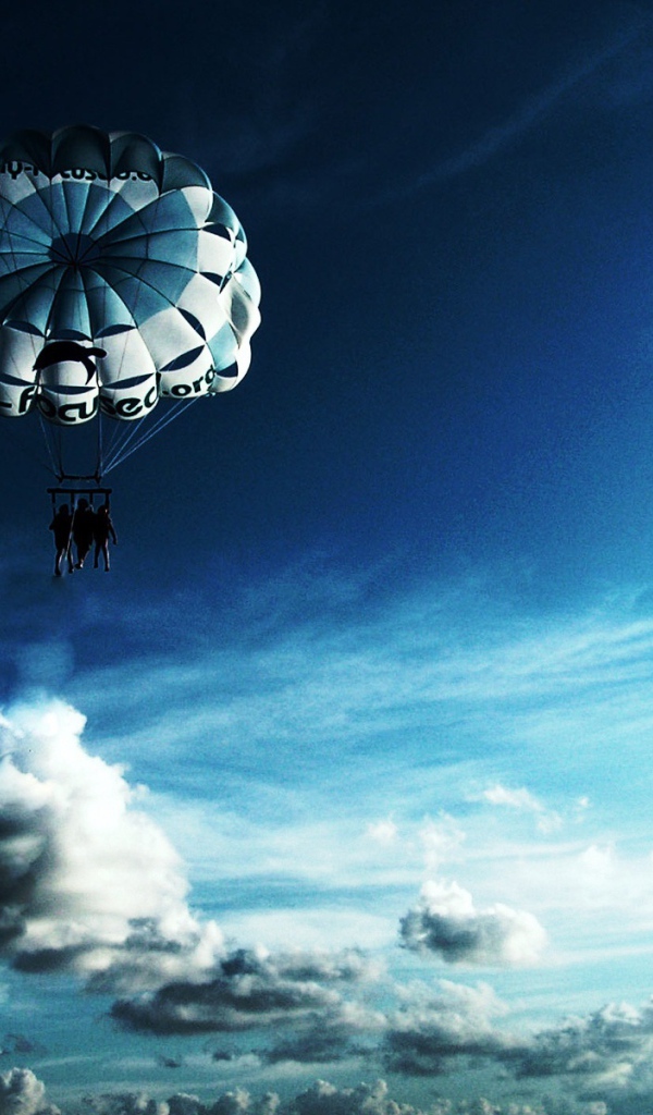 Парашют в небе