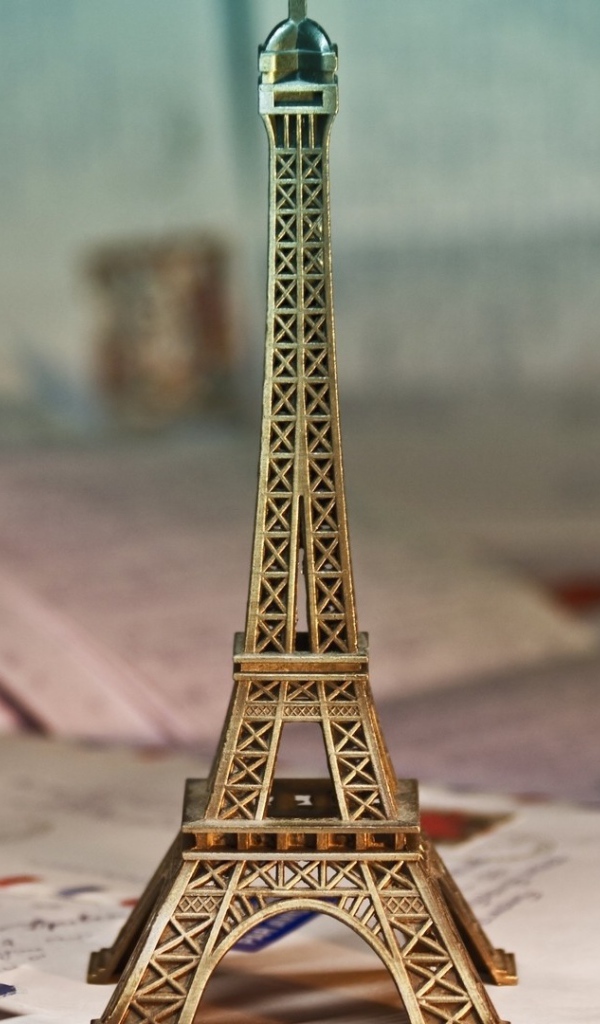 Маленькая копия башни на конвертах