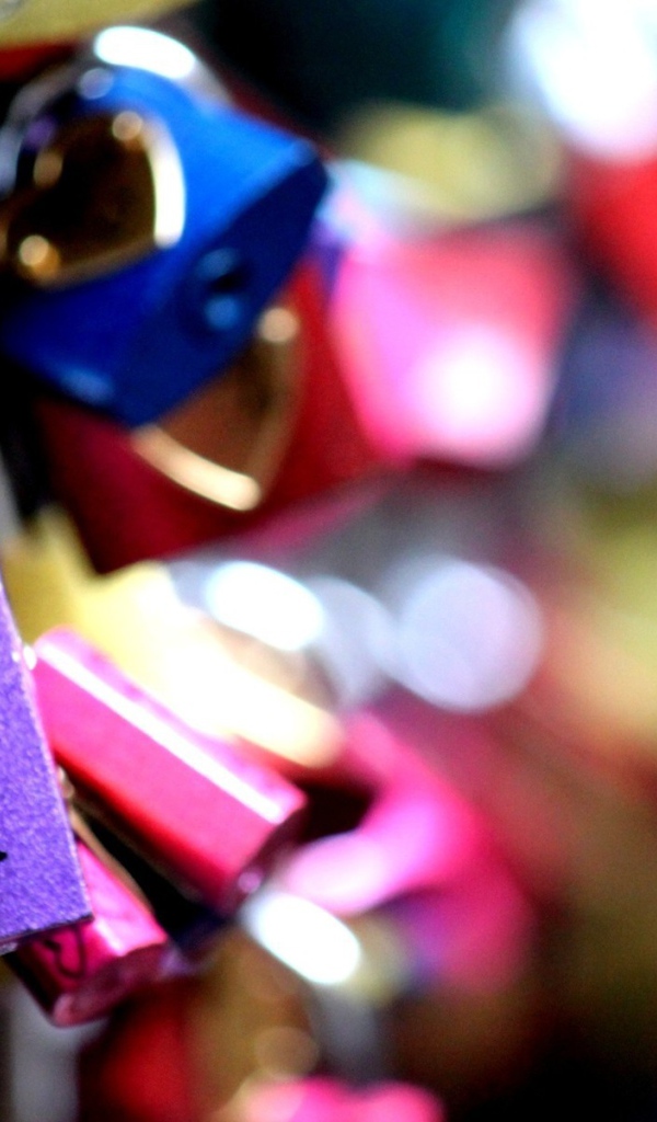 Разноцветные замочки