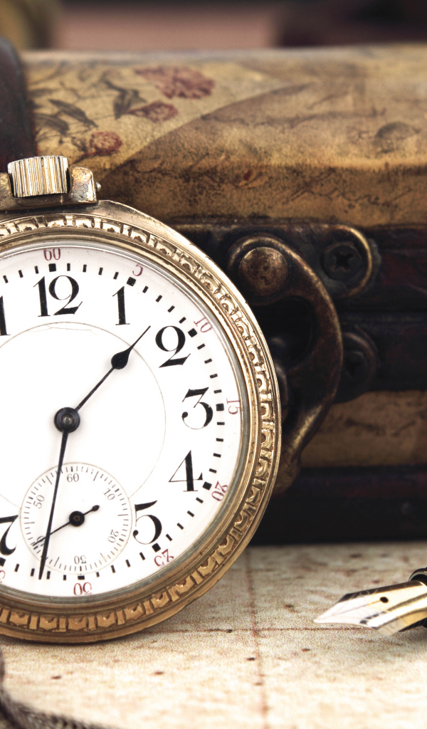 Карманные часы и шкатулка