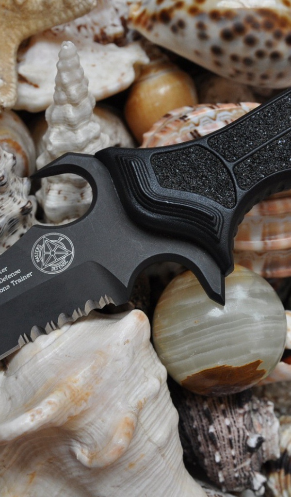 Кинжал на ракушках