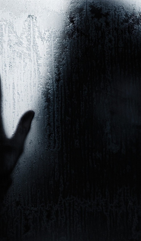 Человек за стеклом