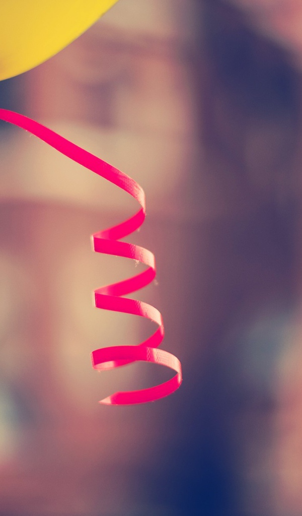 Ленточка на шарике