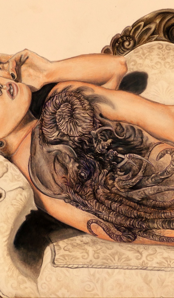 Девушка с монстром на спине