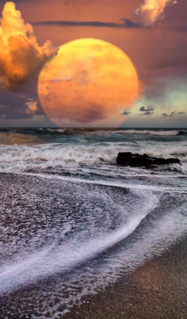 Большая желтая планета