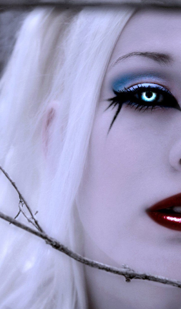 Блондинка девушка вампир