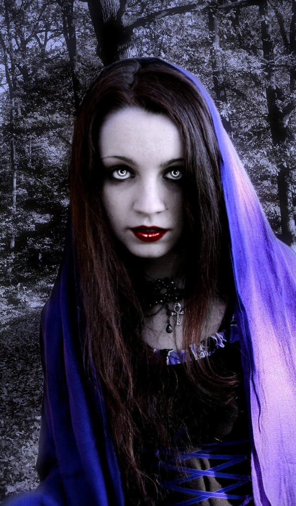 Накидка на голове у девушки вампира