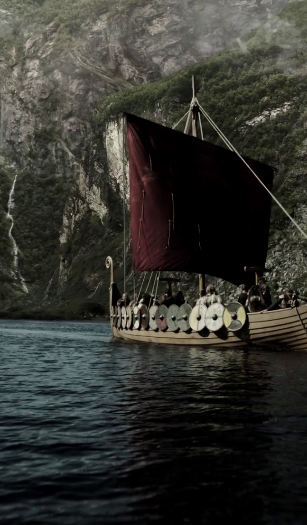 Красный парус корабля викингов