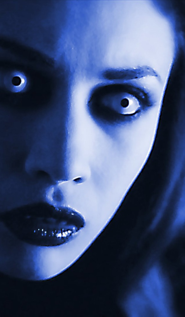 Злобная девушка вампир