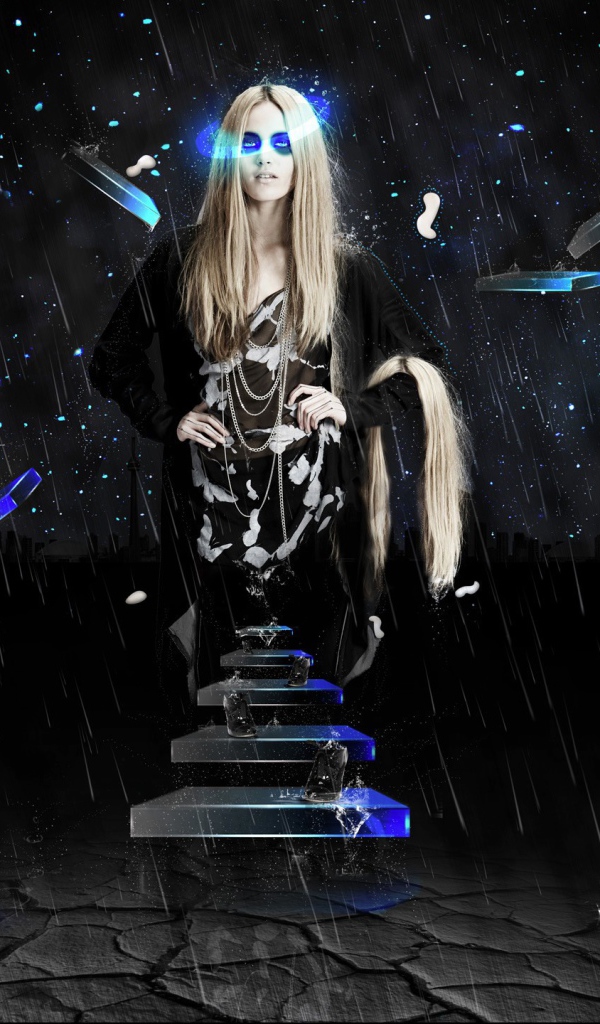 Женщина в черной одежде