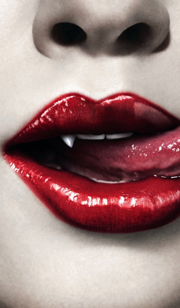 Настоящая кровь у девушки вампира