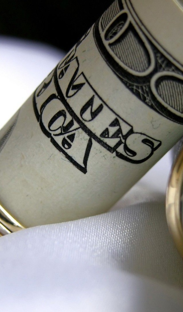 Доллар свернут трубочкой