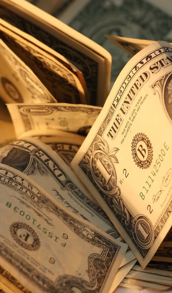 Доллары в лучах солнца