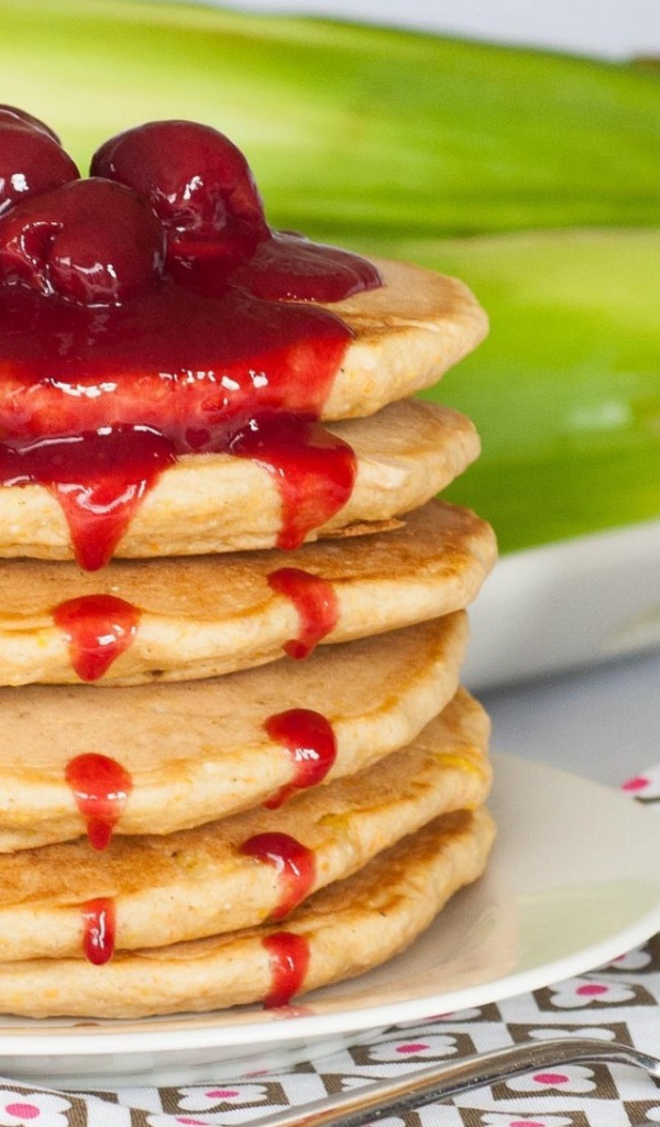 Оладьи с вишневым вареньем