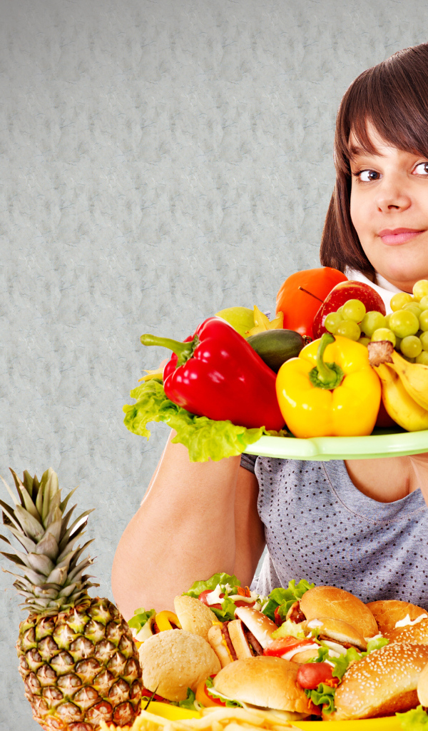 Девушка с фруктами