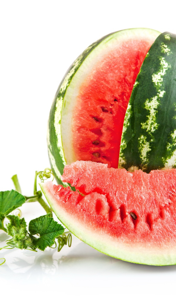 Ломоть арбуза на белом фоне