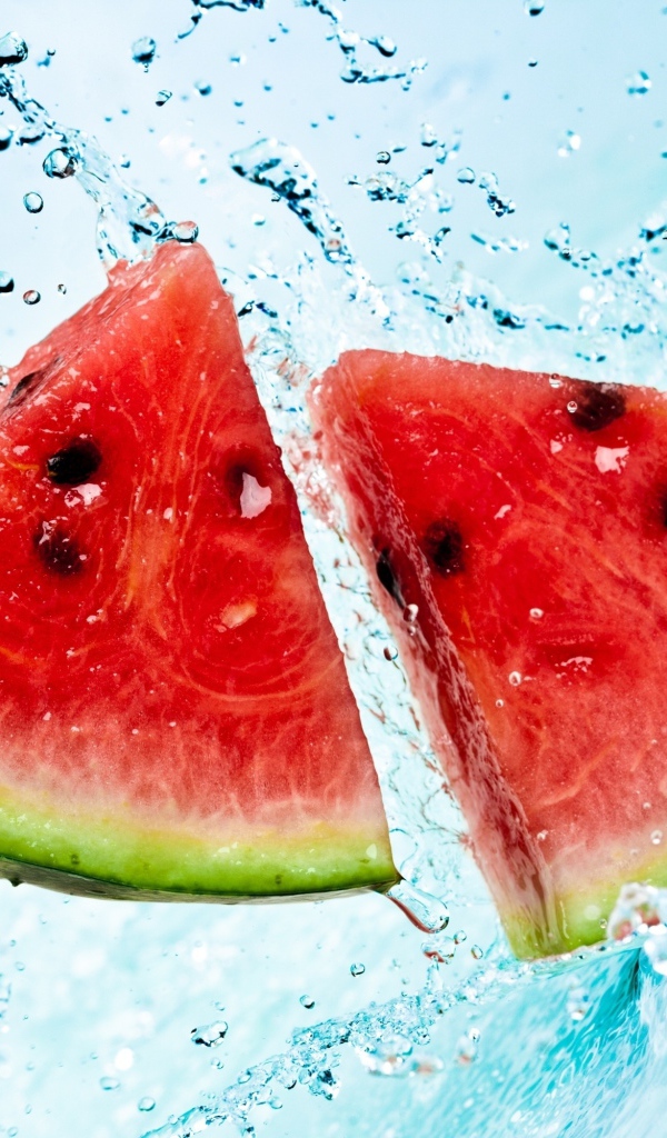 Арбуз в воде