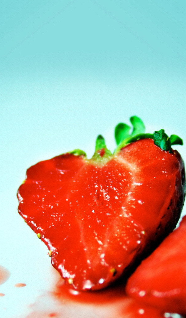 Разрезанная клубника