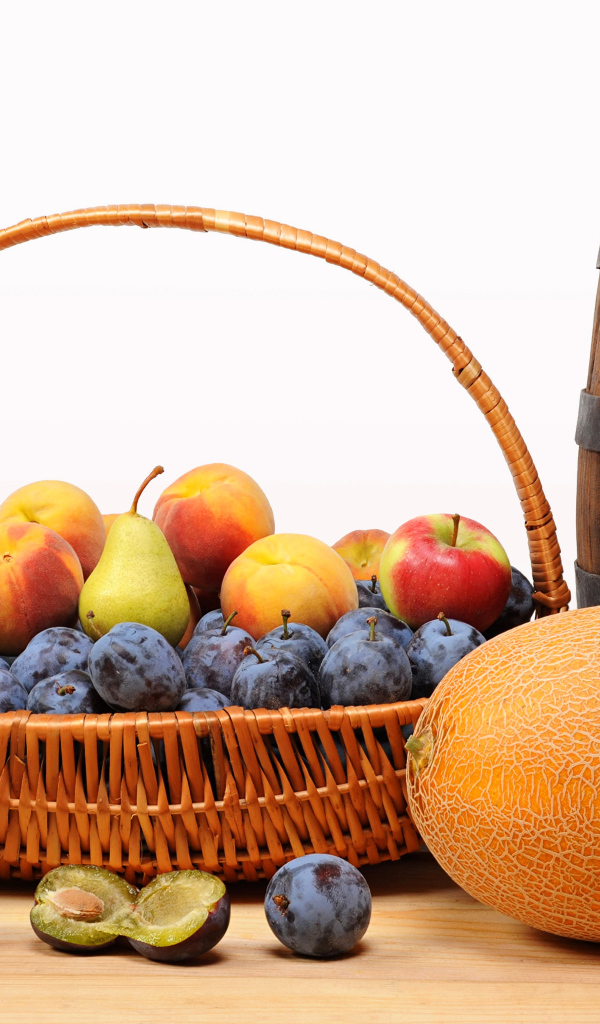 Корзина с фруктами