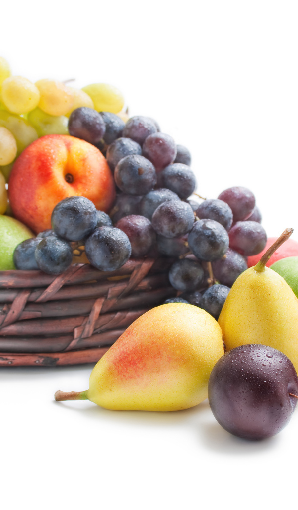 Фрукты в корзинке