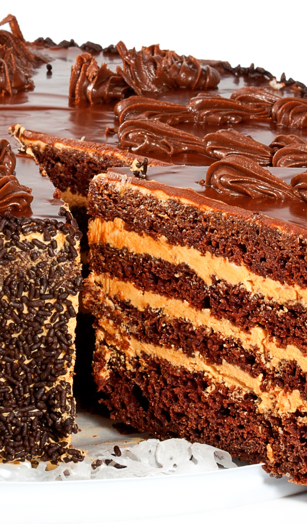 Шоколадный торт с желтым  кремом