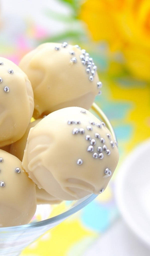 Десерт в белом шоколаде