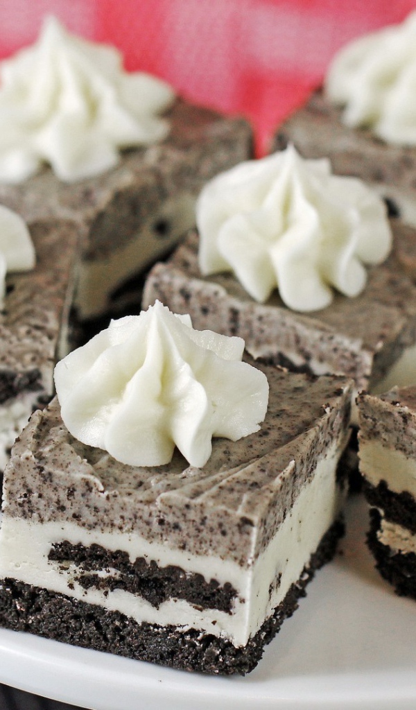 Тарелка с пирожными